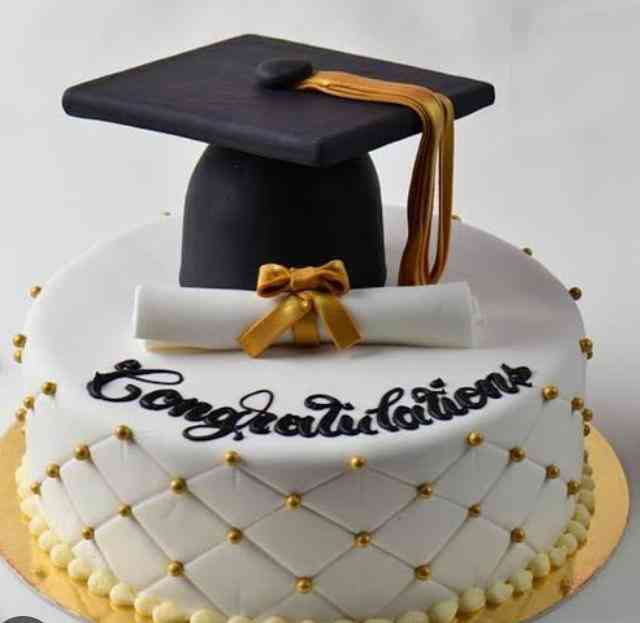 GRADUATION CAKE IN FONDANT....K