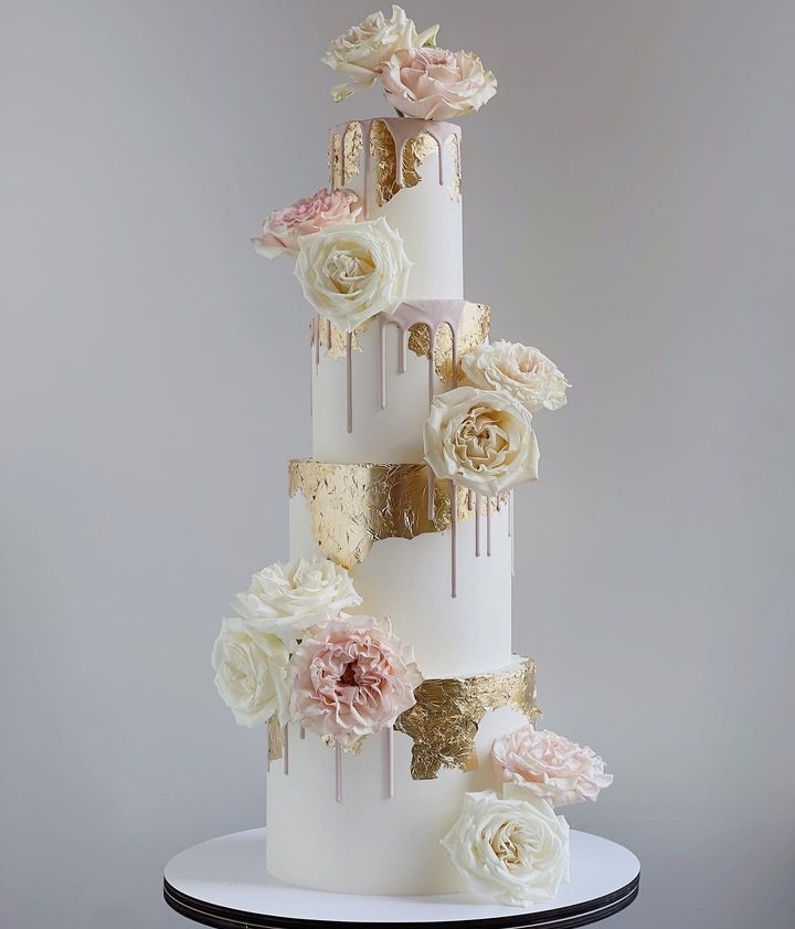 BEAUTIFUL DRIP WEDDING CAKE 7