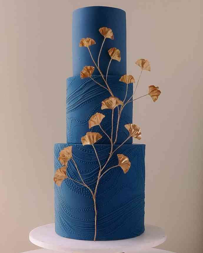 THE BLUE WEDDING CAKE 
