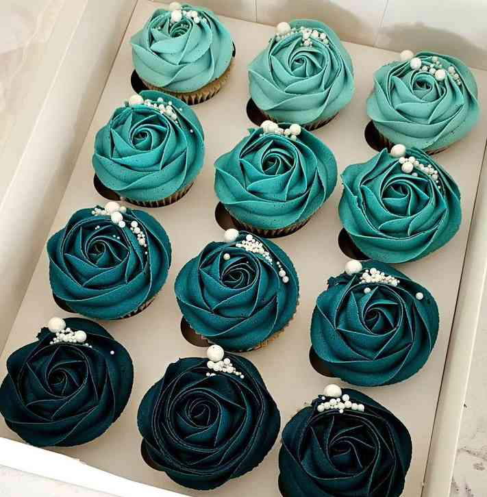 GREEN THEMED CUPCAKES THERAPY.