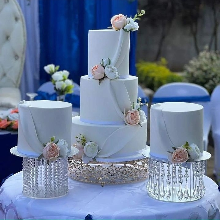 WHITE FLORAL WEDDING CAKE 