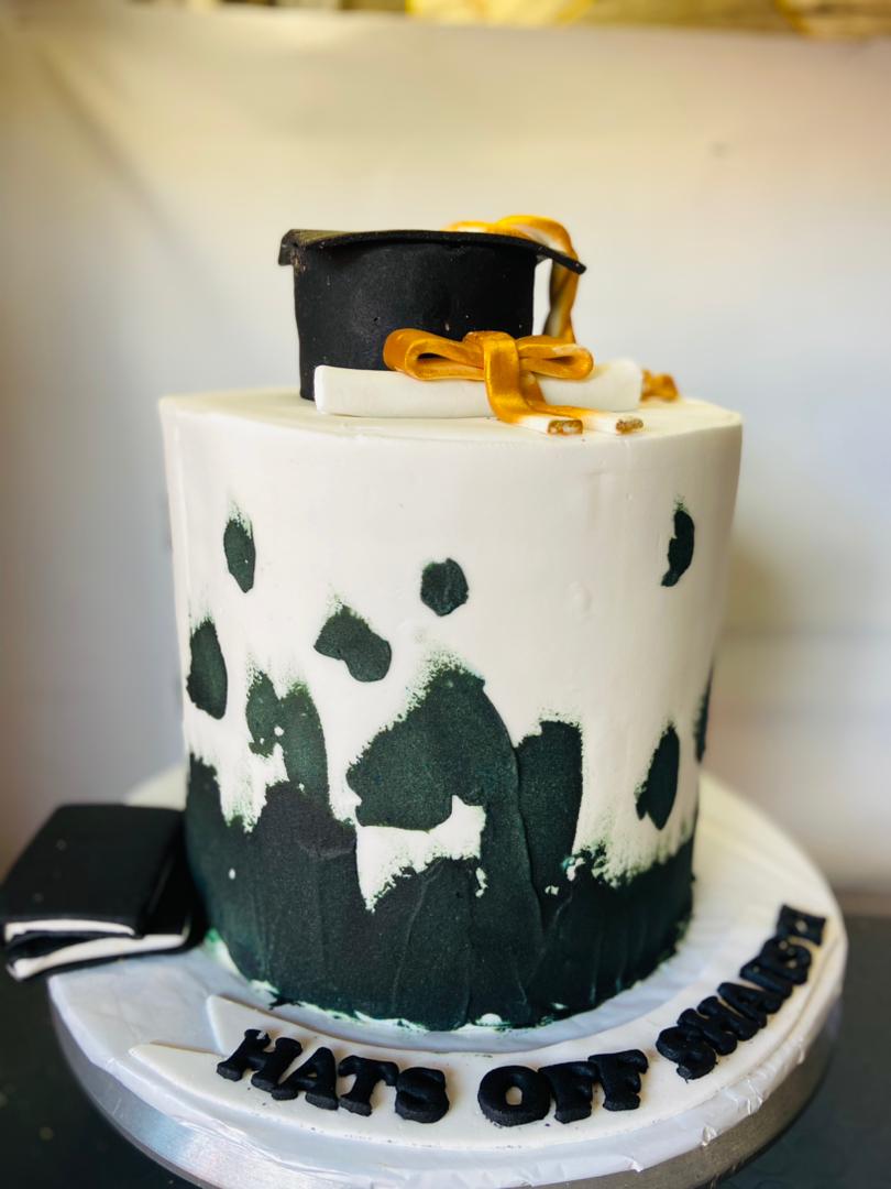 BLACK PATCHED GRADUATION CAKE 