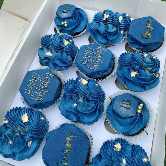 BLUE CUPCAKES..J