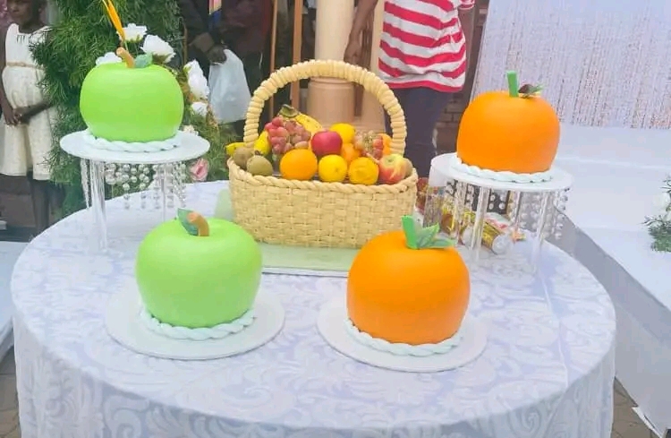 BASKET AND APPLES TRADITIONAL CAKE 