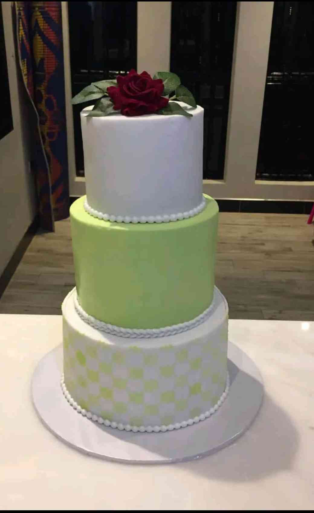 WHITE AND GREEN SIMPLE WEDDING CAKE 