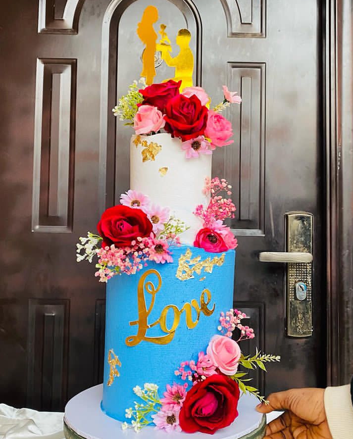 CUSTOMIZED LOVE CAKE