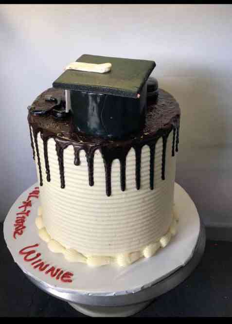 CHOCOLATE DRIPPED CREAMY GRADUATION CAKE 