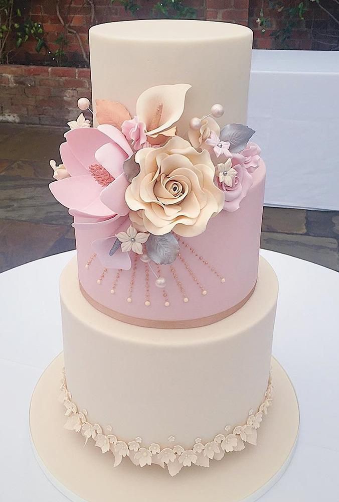 FLORAL WEDDING CAKE 1
