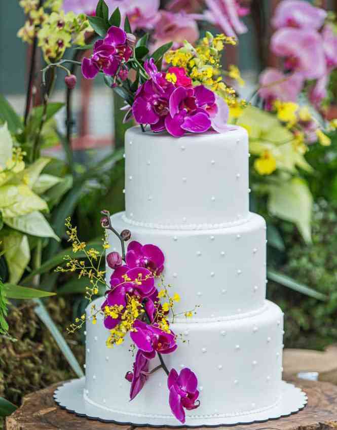 FLESHLY BAKED WEDDING CAKE 