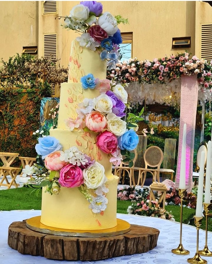 CREAM AND YELLOW WEDDING CAKE
