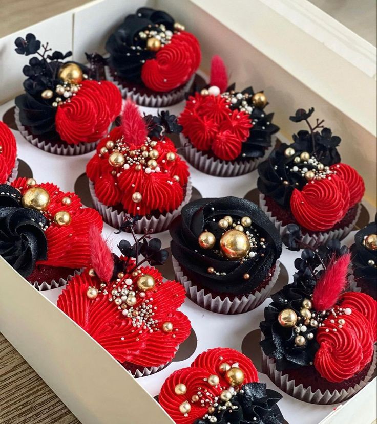 BLACK AND RED CUPCAKES 