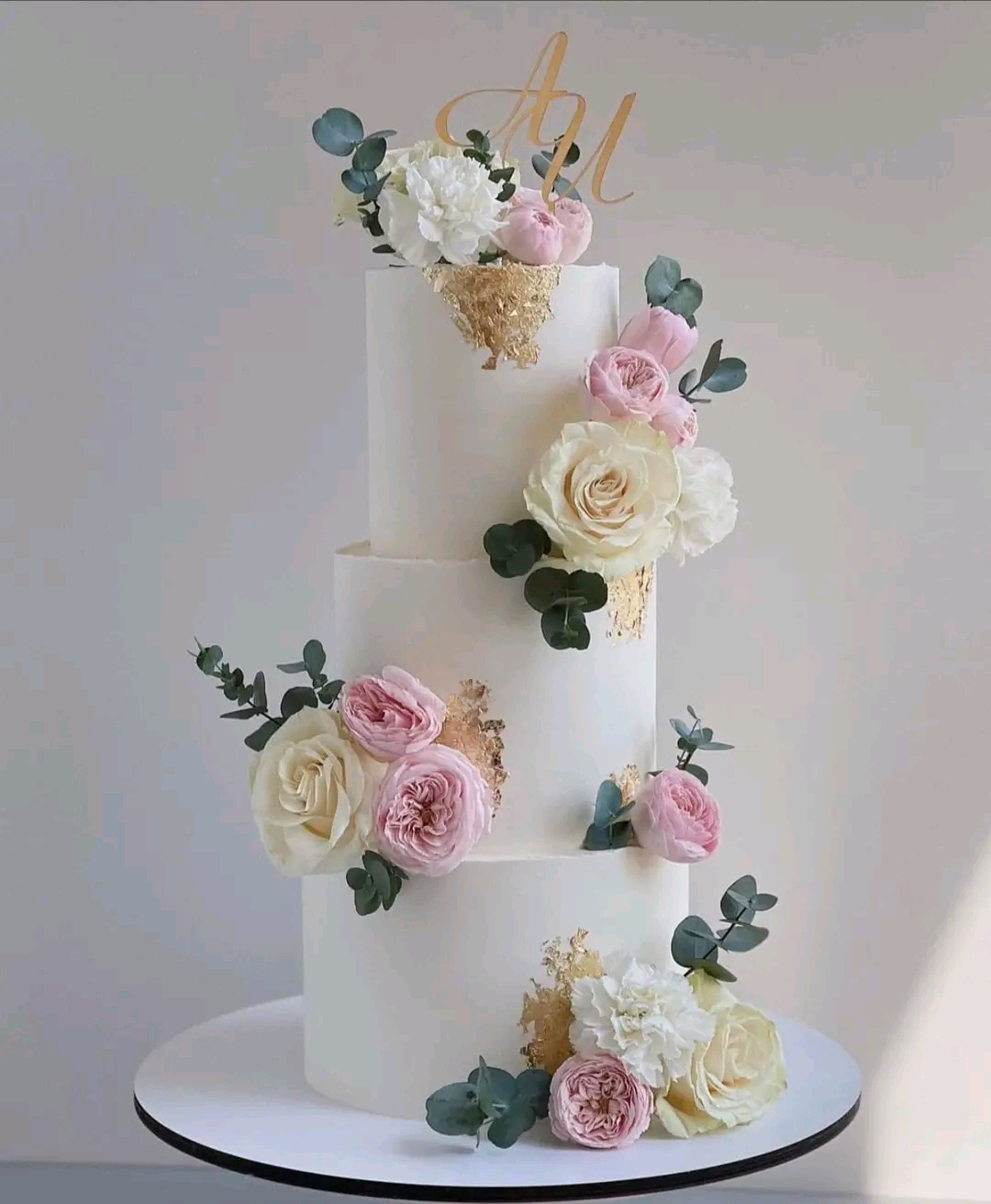 OFF-WHITE FLORAL WEDDING CAKE 