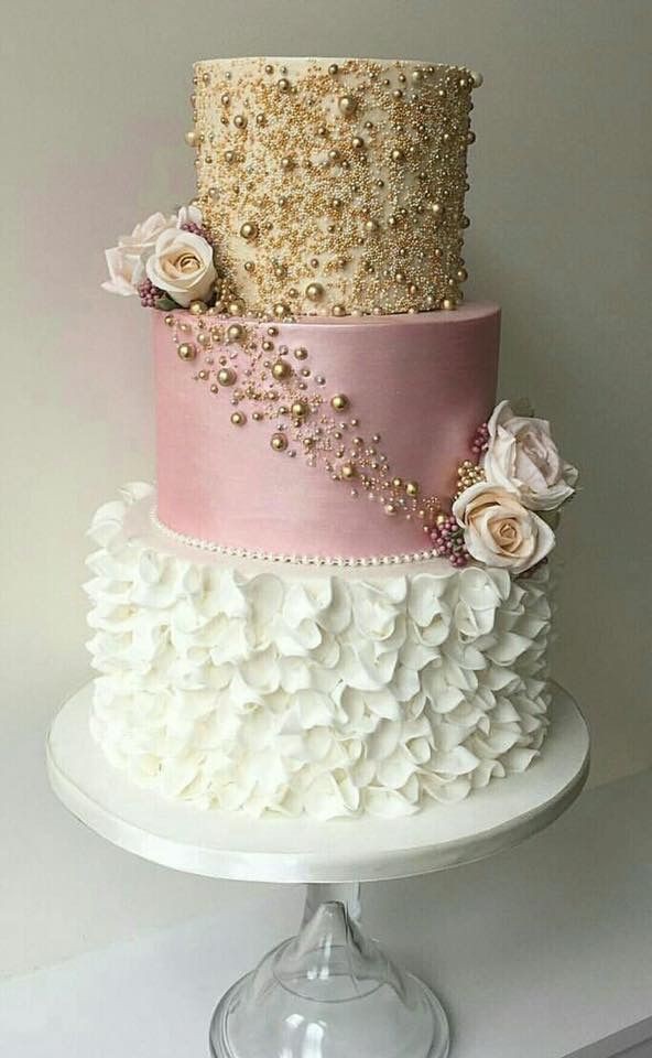 DECORATED WEDDING CAKE 
