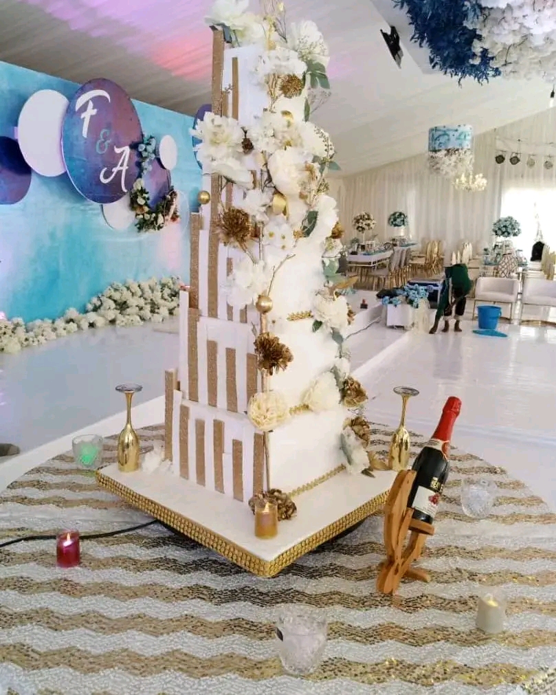 5 TIER MARBLE WEDDING CAKE 