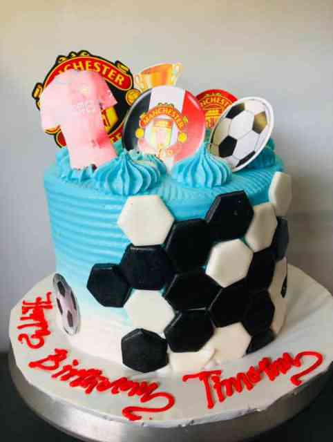 MAN U TEAM CAKE