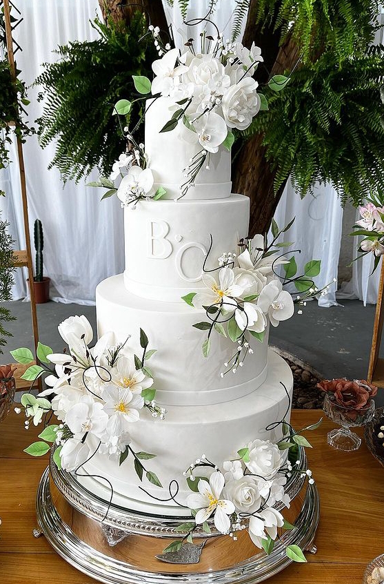 CRYSTAL WHITE WEDDING CAKE 