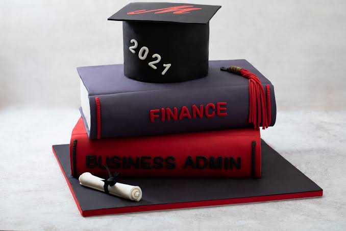 ACCOUNTANT GRADUATION CAKES 