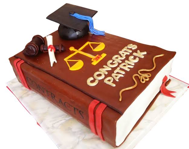 GRADUATION CAKES 