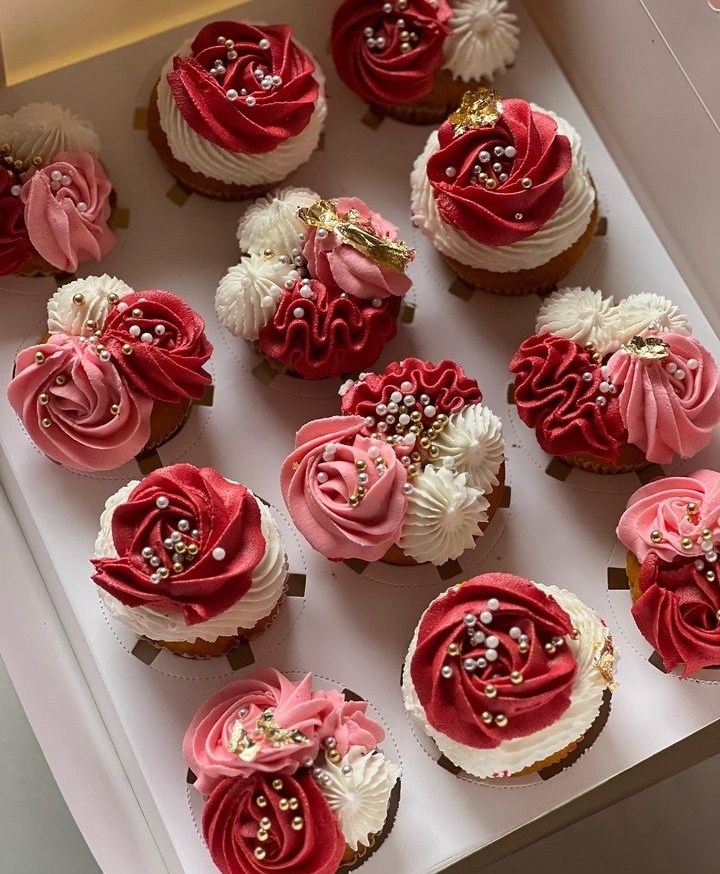 RED BERRY CUPCAKES 