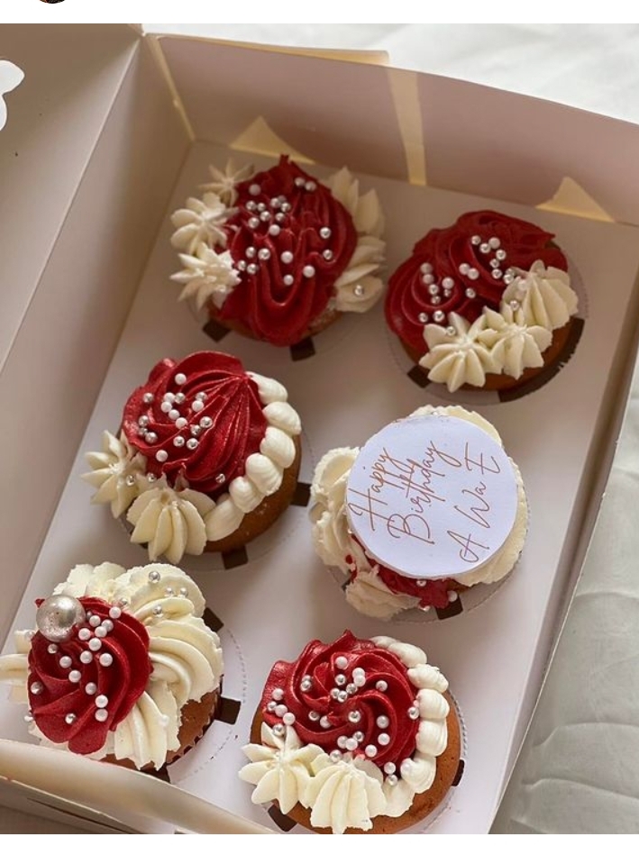 RED AND CREAM BUTTER CUPCAKES 