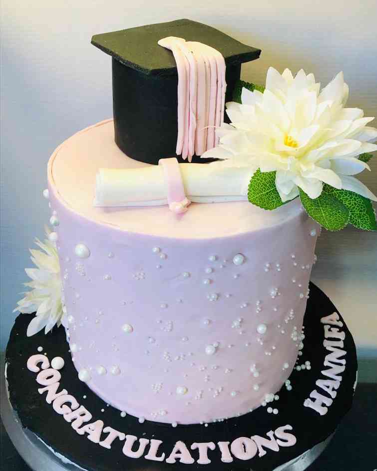 GRADUATION CAKE WITH PURPLE 🟣.B