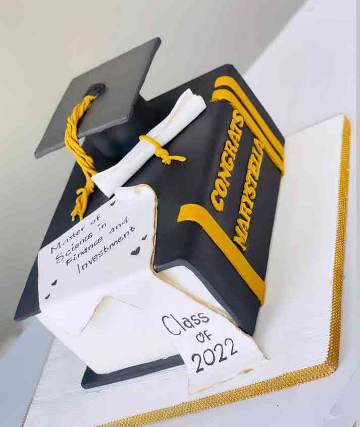 GRADUATION CAKE 21