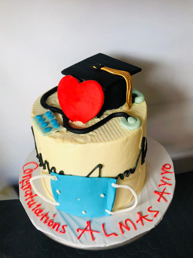 CREAM NURSING GRADUATION CAKE 