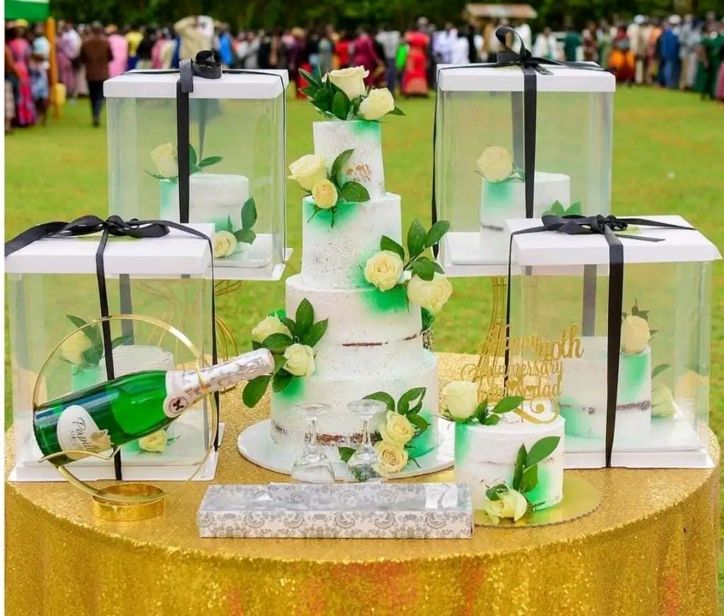 MARBLE GREEN CREAMY FLORAL CAKE