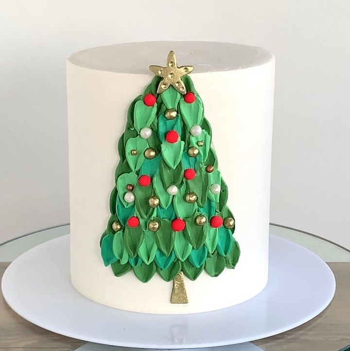 CHRISTMAS TREE CLASSIC CAKE 5