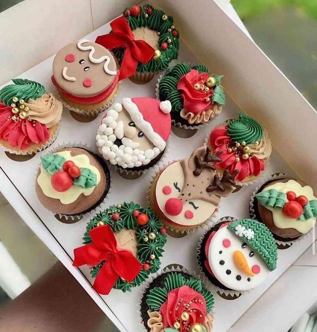 CHRISTMAS CUPCAKES 204