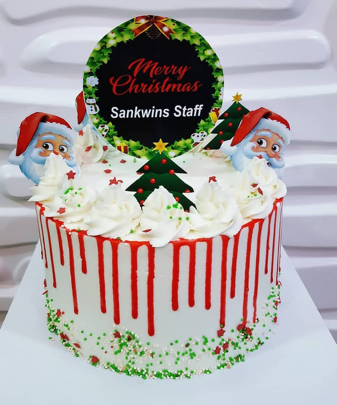 DRIPPING CHRISTMAS CAKES 207