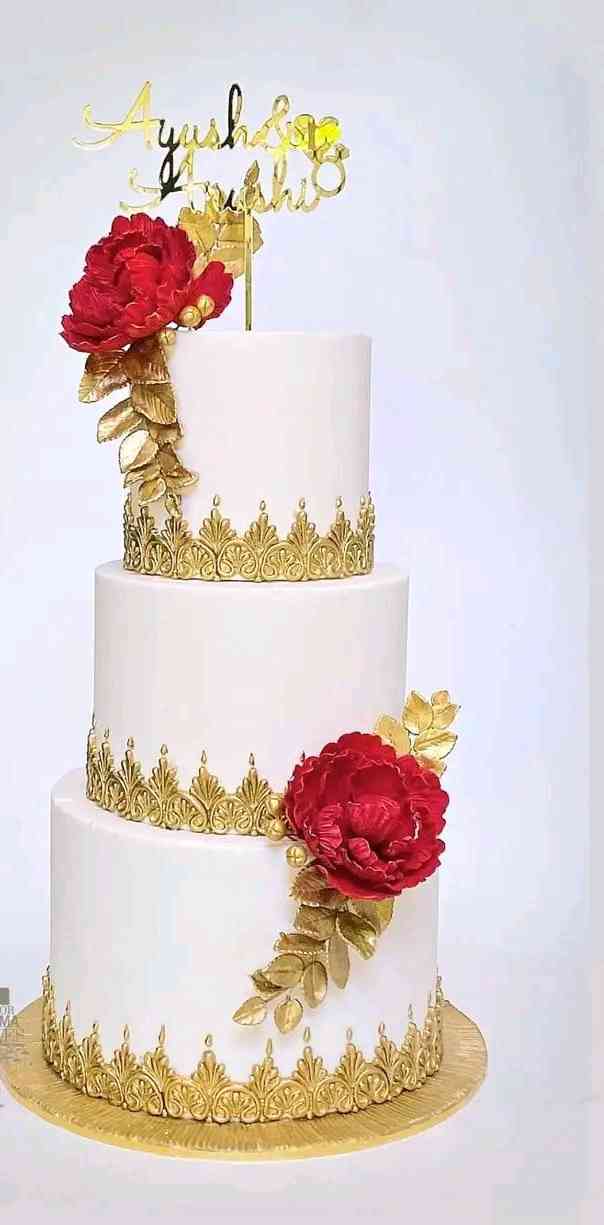 GOLDEN FLORAL CAKE 