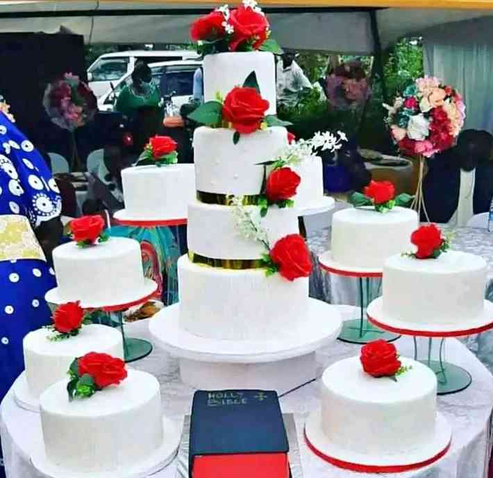 RED ROSE FLORAL CAKE 