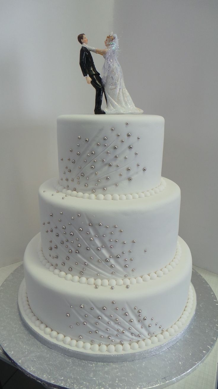 WHITE WEDDING CAKE 