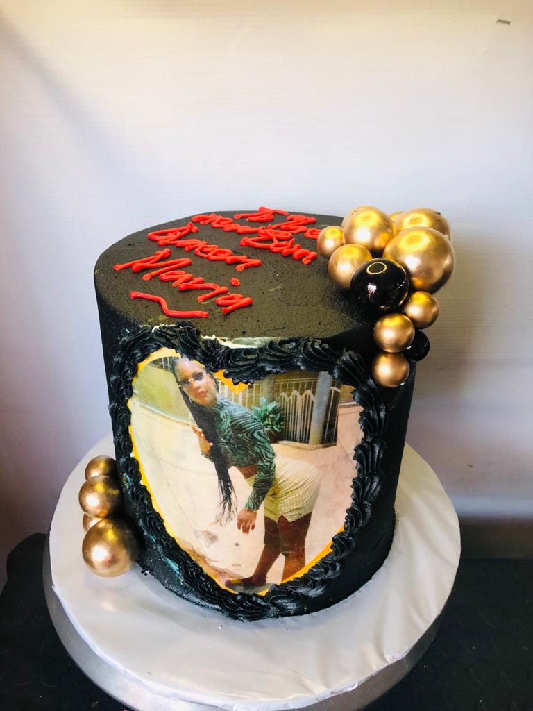 BLACK EDIBLE PRINT CAKE 