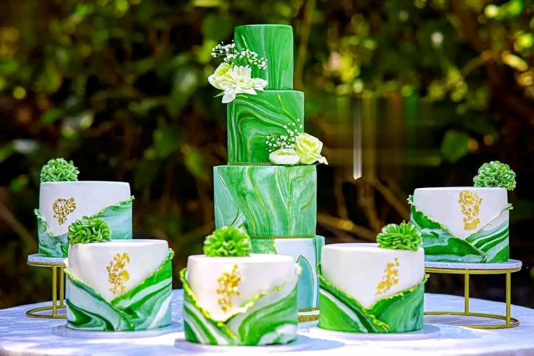 GREEN MARBLE WEDDING CAKE 