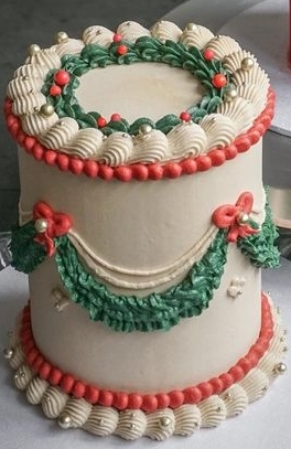 SWEET BUTTERCREAM CHRISTMAS CAKE