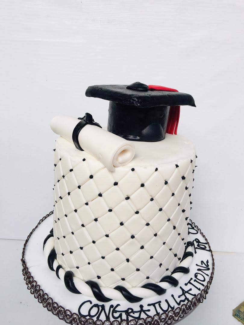 TOP CLASS GRADUATION CAKE