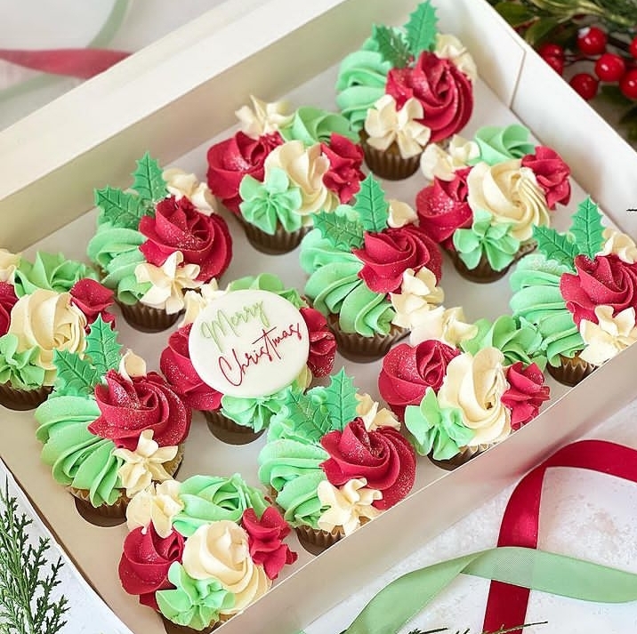 PRETTY CHRISTMAS CUPCAKES 