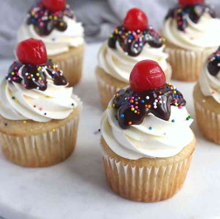 CHOCOLATE DRIP CUPCAKE 