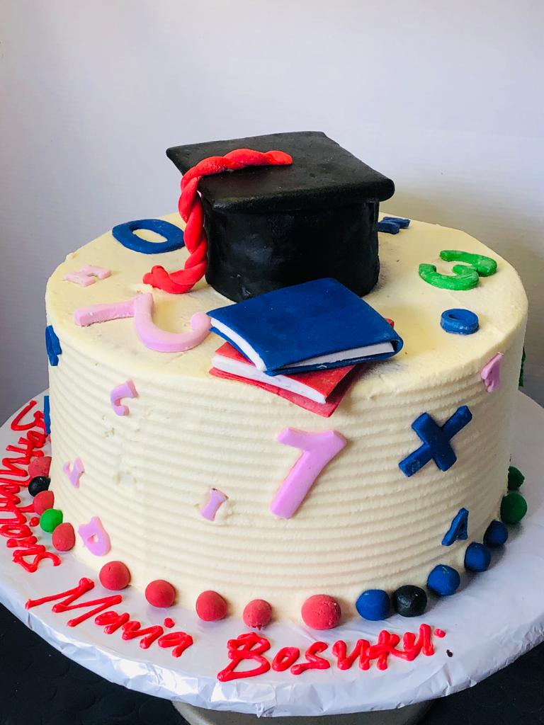 10INCH GRADUATION CAKE FOR TOP CLASS 