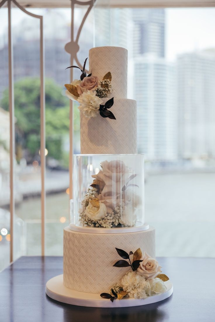 FLORAL GLASS WEDDING CAKE 