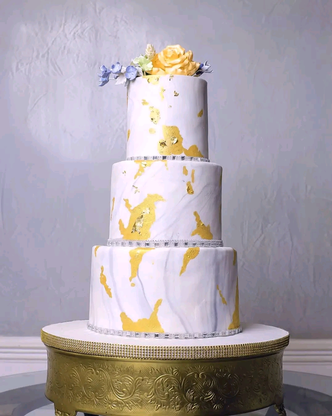 GREY AND GOLDEN DUST CAKE