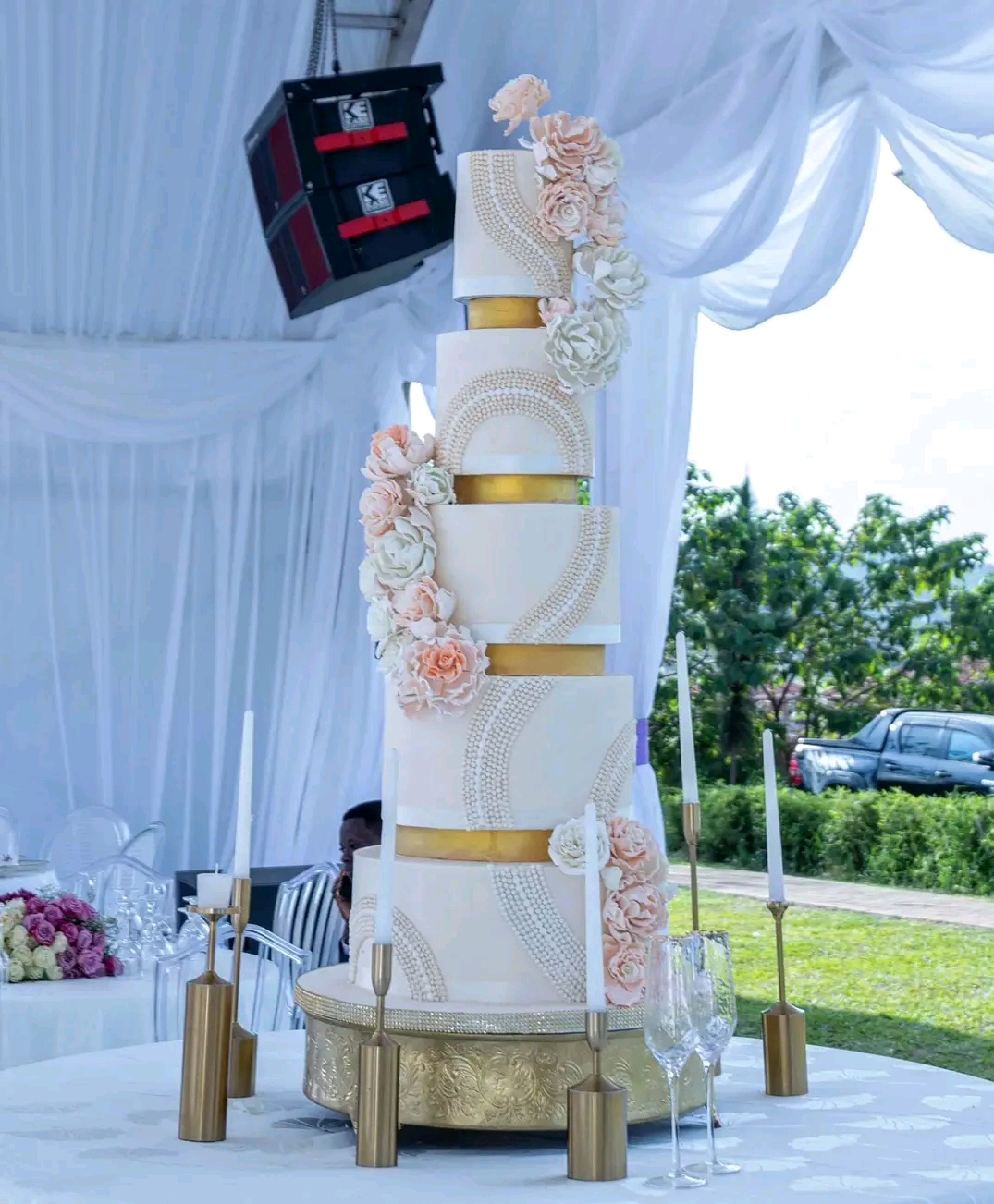 PEACH AND CREAM FLORAL WEDDING CAKE 