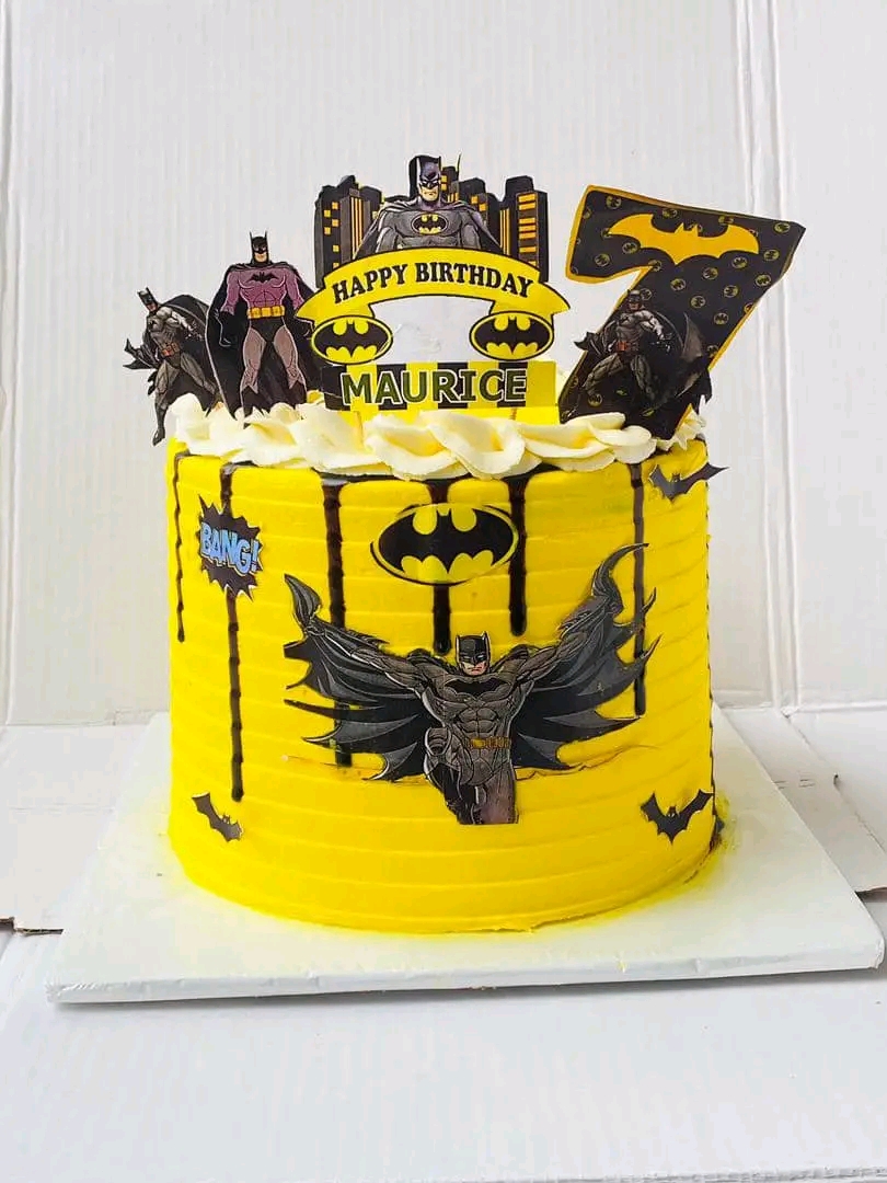 BATMAN STRUCTURED CAKE