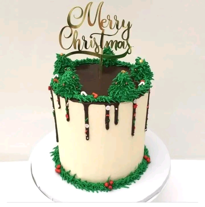 MERRY CHRISTMAS DRIPPED CAKE 