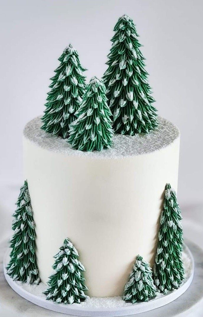 SNOWWHITE CHRISTMAS CAKE 