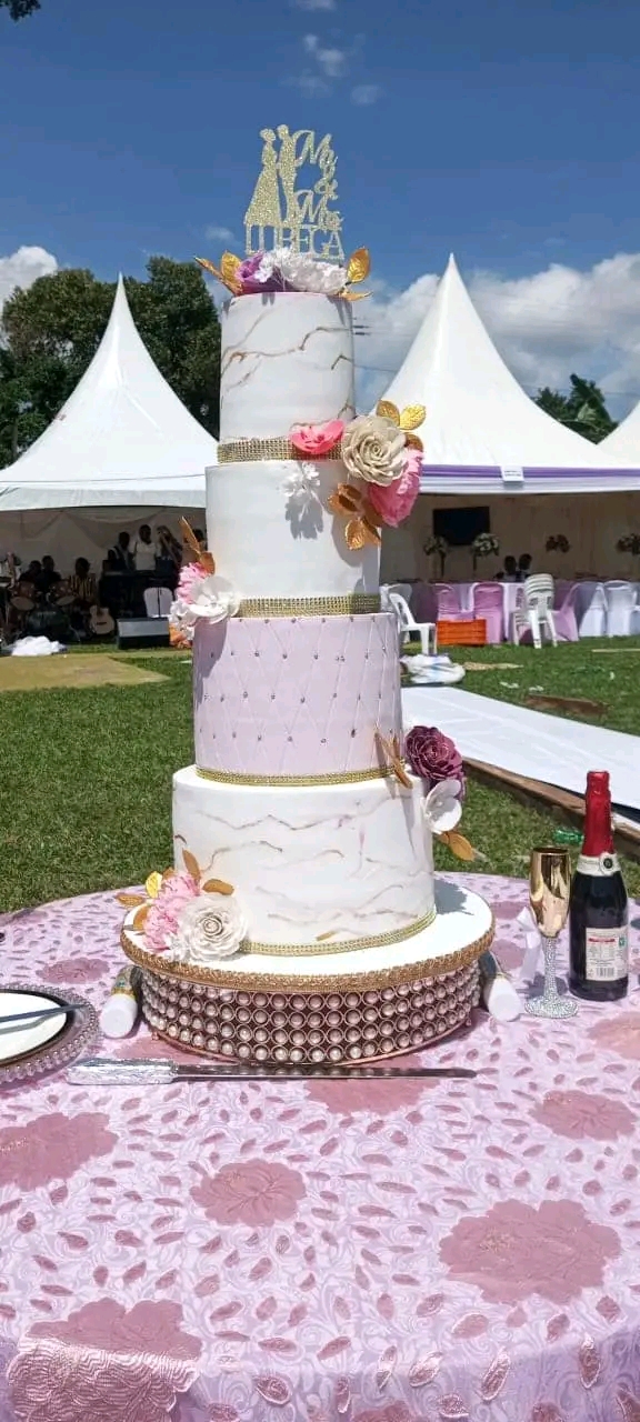 FOUR STEPS DECORATED CAKE 