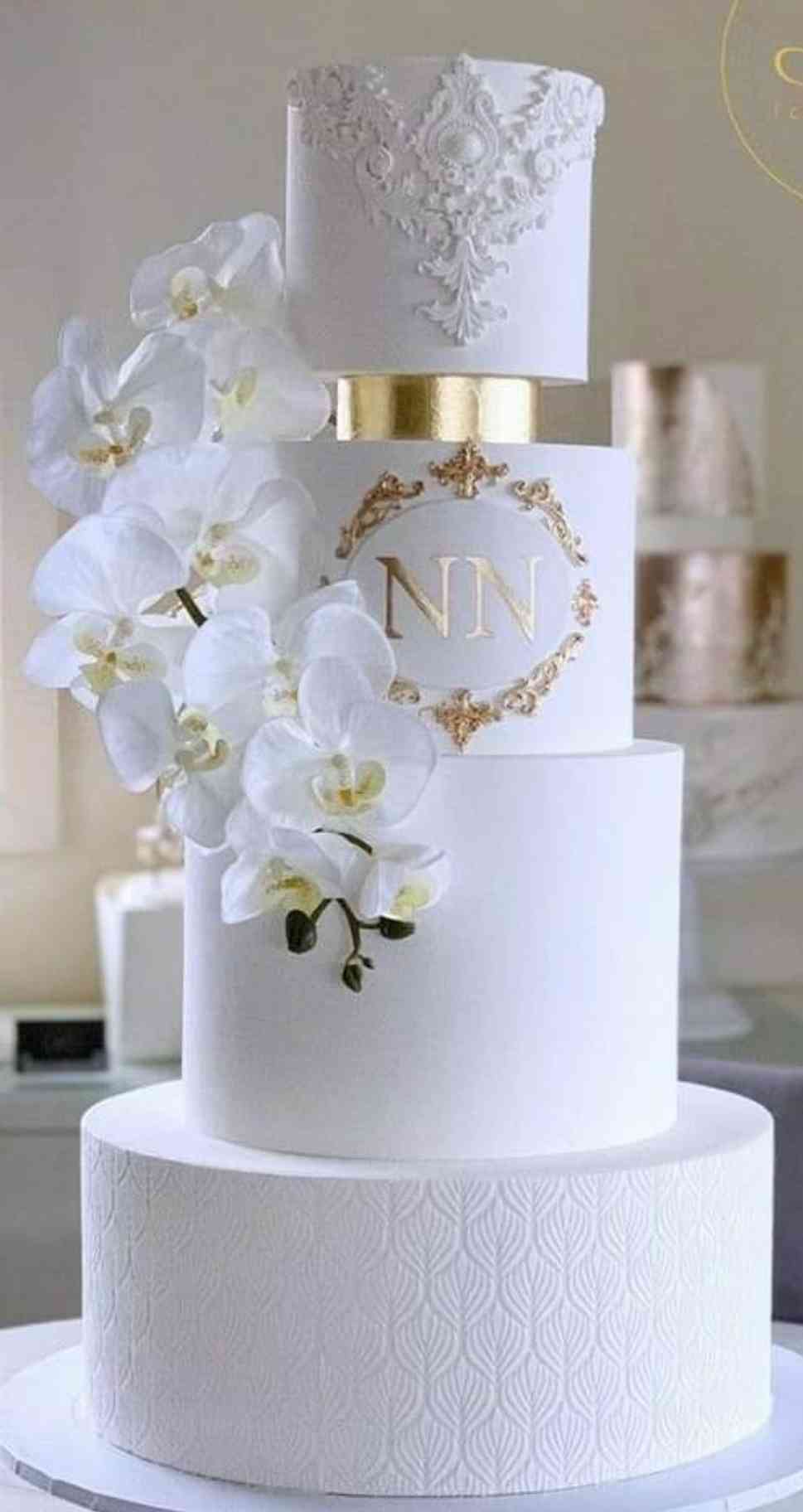 PURELY WHITE FONDANT WEDDING CAKE 