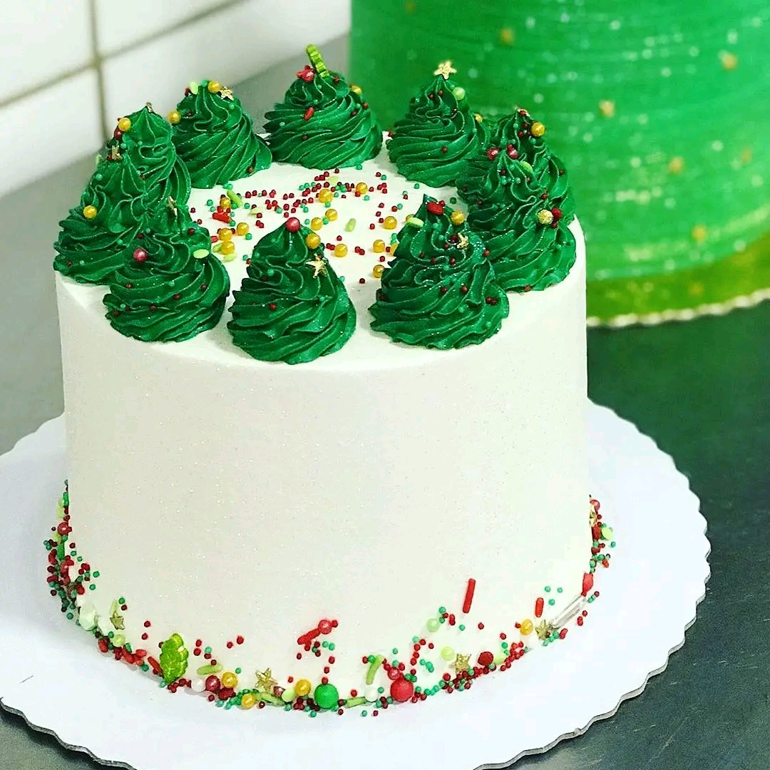 FOREST GREEN TRENDING X MAS CAKE